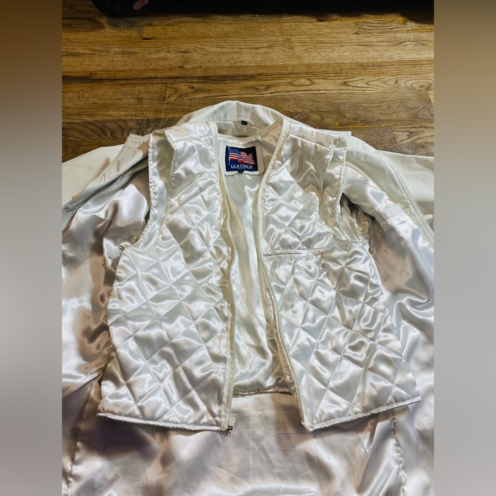 Beautiful USA rare to find White Leather Jacket vintage - Picture 6 of 13